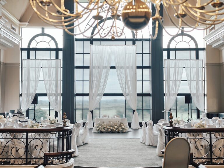 S & O’s Elegant White & Gold Wedding at Swaneset